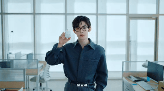 大家是不是总好奇明星艺人连轴转还能保持好状态的秘密？韩束亚太区品牌代言人章昊这次