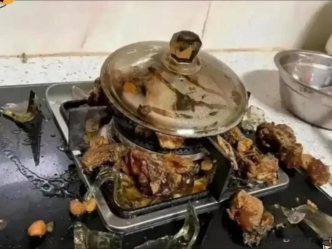 成事不足败事有余[呲牙笑]才住了一天院，让他做个汤，却被他弄得炸破了锅[捂脸哭]