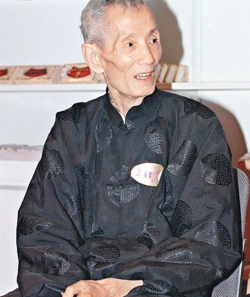 1958年，李嘉诚遇到一个算命先生。算命先生问李嘉诚：未来想赚多少钱才满足，李嘉
