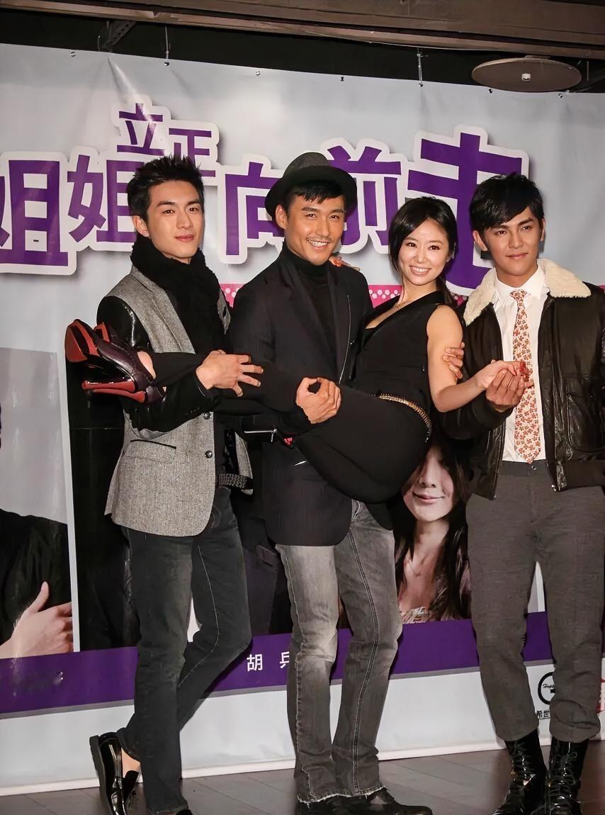 胡兵189，林更新186，差3厘米，为啥同框像一样高？别信嘴上说的身高，视觉差