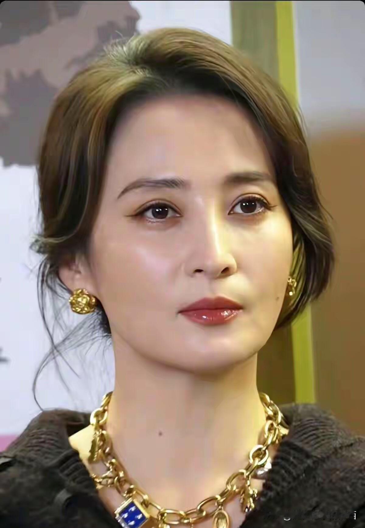 蒋勤勤不管怎么说也是九十年代可以跟林青霞、何晴、陈红她们比美的女明星，是一种灵动