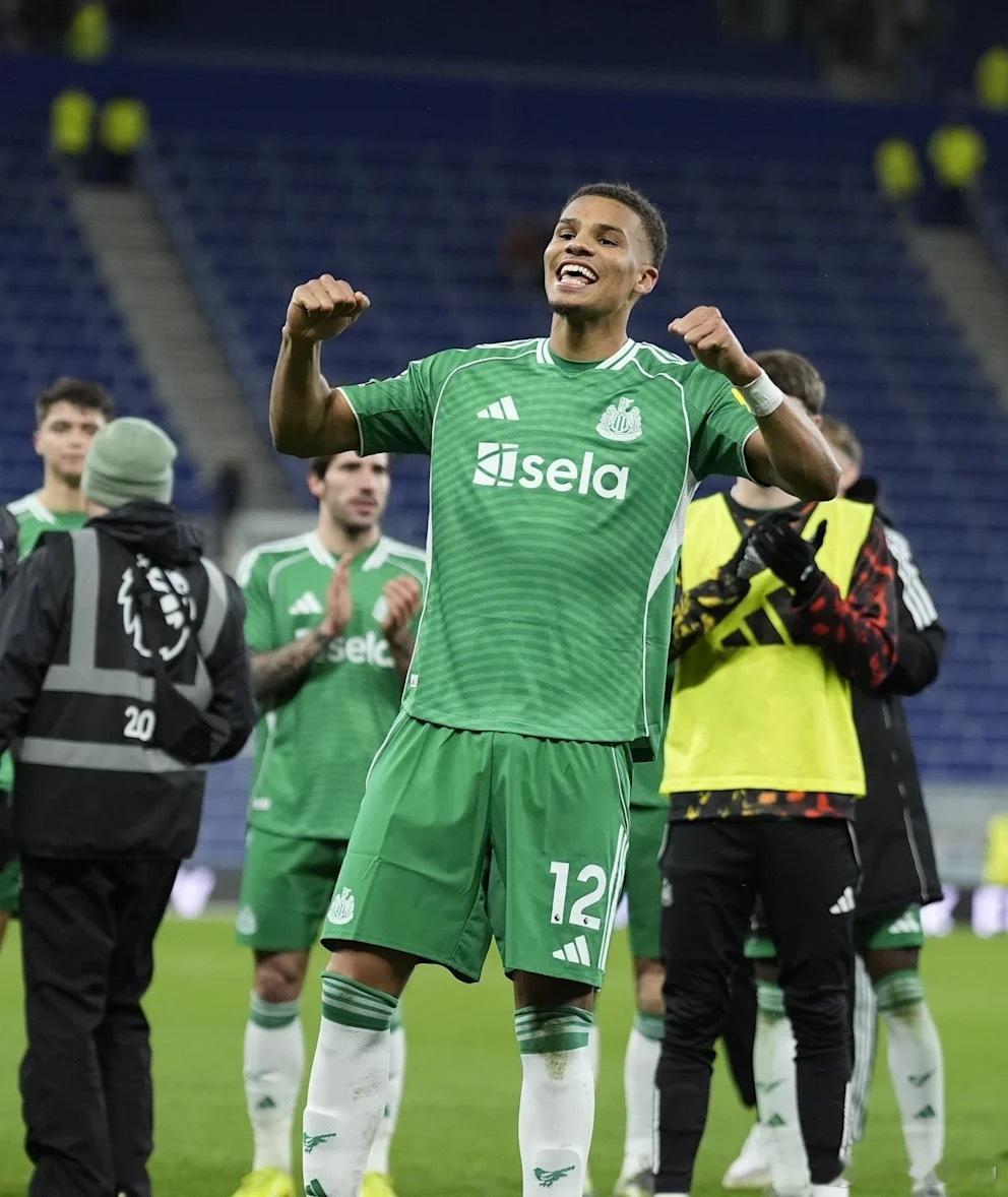 本轮纽卡斯尔客场4比1大胜埃弗顿，德国球员唱主角。本赛季加盟的后卫佳夫第一次代表