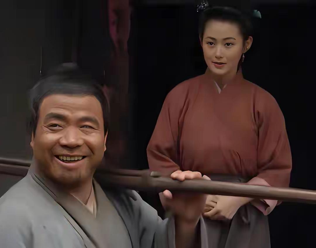 害死武大郎的帮凶是谁？武松不仅赠他银两，他还搂着美女笑到最后…阳谷县紫石街