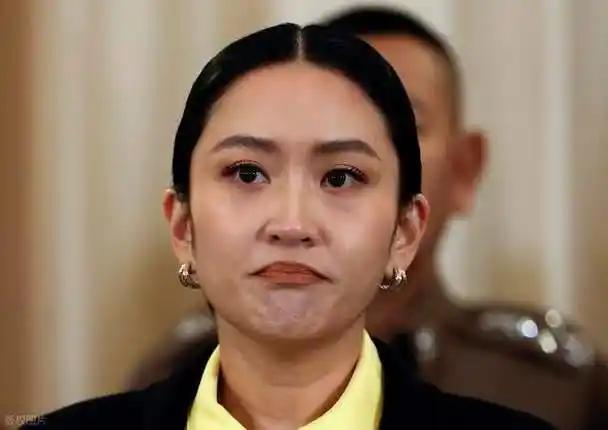 ☁佩通坦应该已经失去了从政的这条路。佩通坦的行为断送了自己的从政生涯，也断