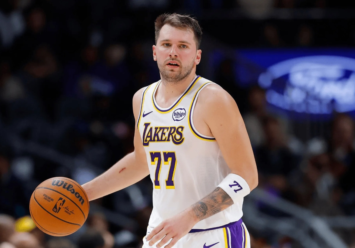 今日NBA常规赛，湖人88-103不敌快船。赛后，湖人名宿詹姆斯-沃西在节目