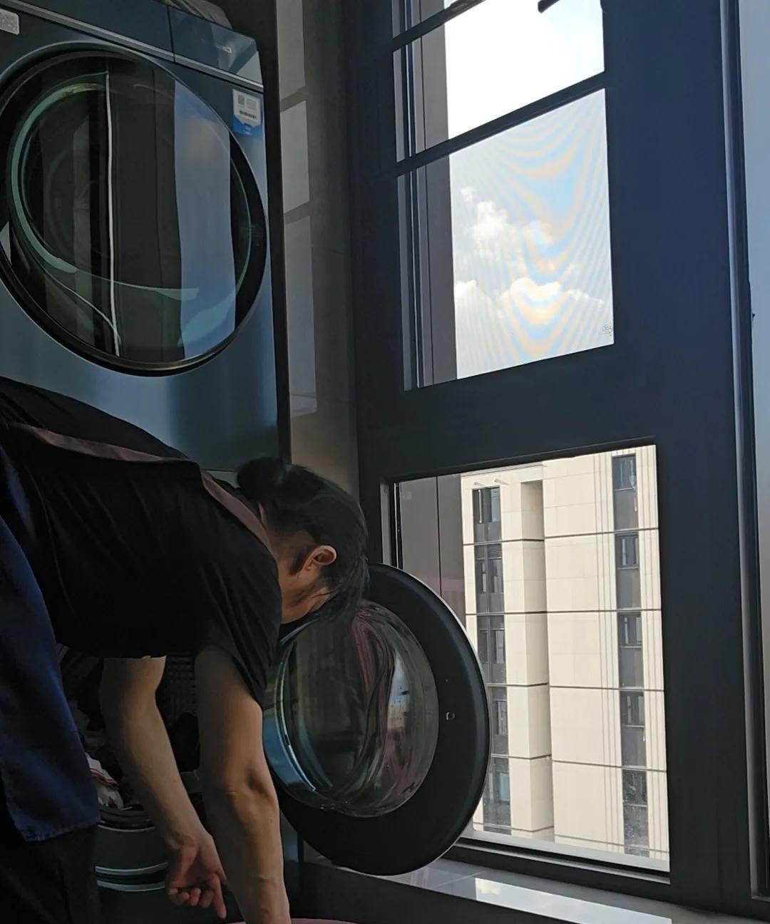 昨天下午临时加单，多挣了180元。客户还送了我水蜜桃，感觉真好。我是