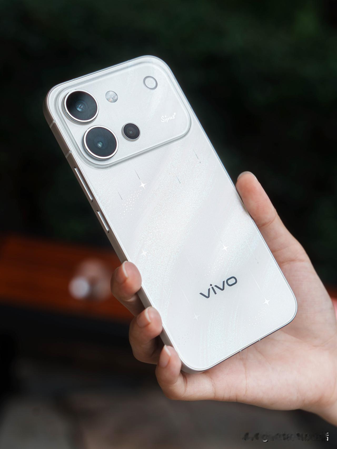 OPPO和vivo，3000元档到底选谁？横评看完你会发现一个反直觉的结论
