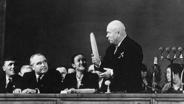 1958年9月，赫鲁晓夫强烈要求中国政府，立马将国民党空军坠落在中国境内的一枚导