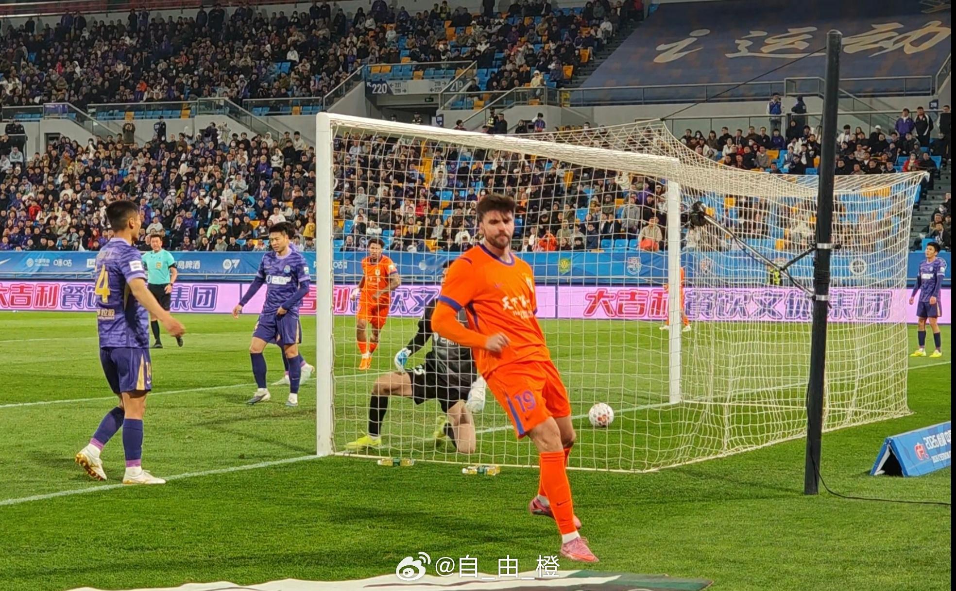 山东泰山与天津津门虎的赛后，泽卡接受了体坛周报记者的采访。对于点评陈泽仕进球，泽