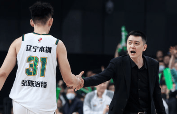 媒体人: 杨鸣持续向裁判施压导致被驱逐的行为可能会被严惩