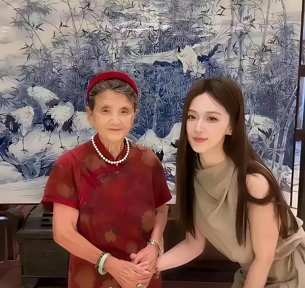 黄圣依离婚是正确的，杨子的妈妈太会装了，你看对儿子新女友有多满意​​​