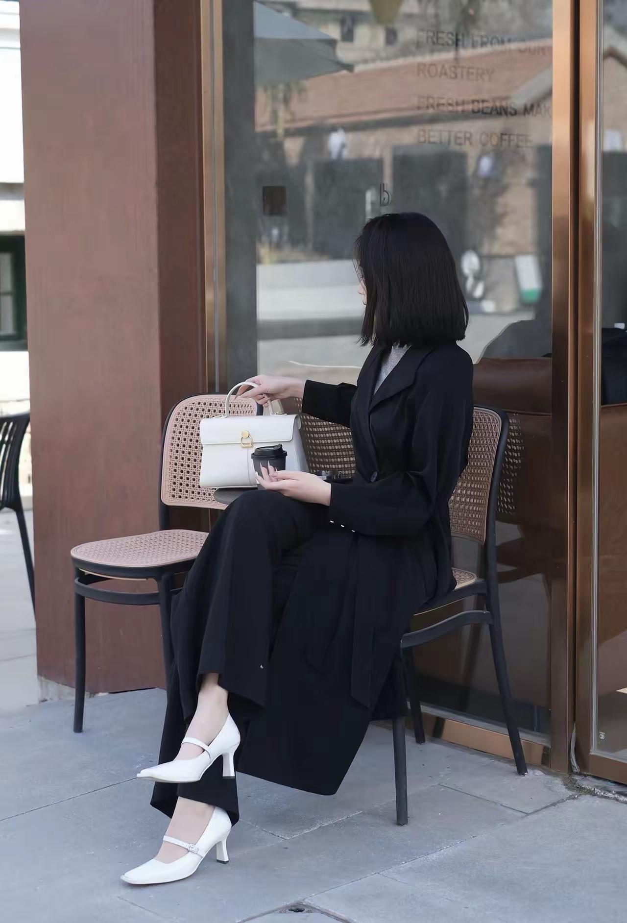 远离赌博，人生才能安稳踏实。村里有个从小关系就很好的小姐妹，长相标致，家境优渥