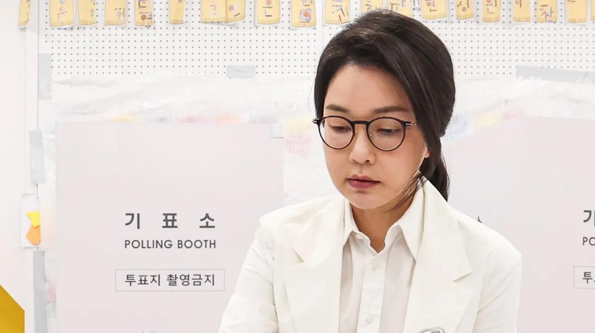 韩国政界套路又犯了！一出事就住院。。。韩国前总统尹锡悦的夫人金建希女士于16日