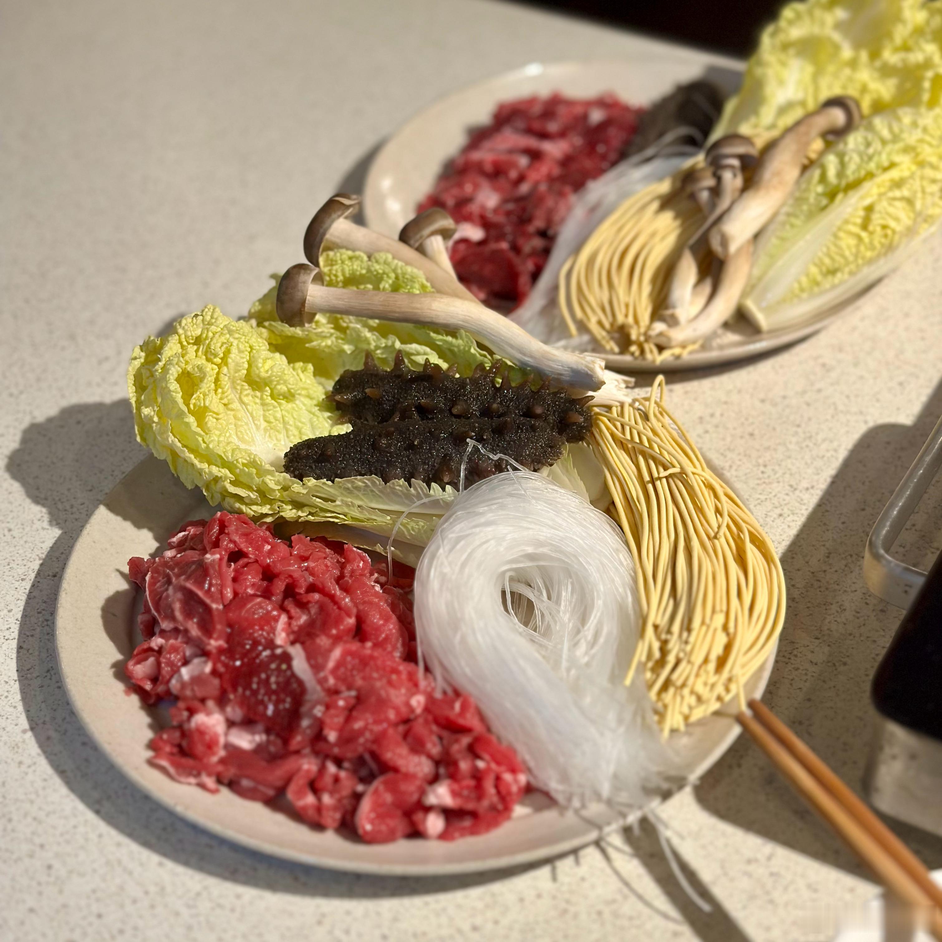 明天回贵阳，今天在成都吃酸汤牛肉火锅，也是没谁了。[大笑][大笑]​​​