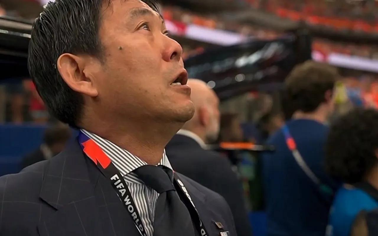笔墨论球决战世界杯赛前狂言夺冠的森保一，这回真让他“装”成了！[墨镜]面对曾6次