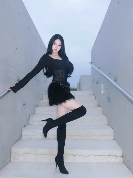 过膝靴就是帅啊😎