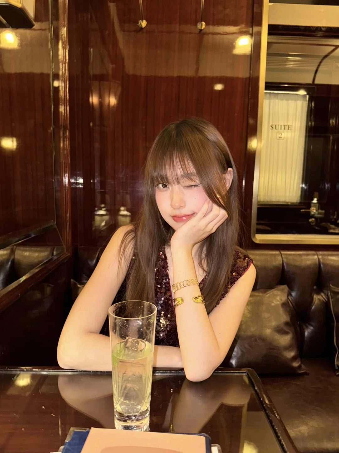 先坐下来喝一杯