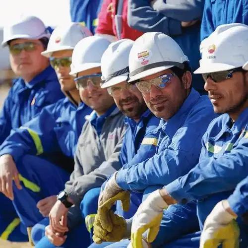 3月12号，伊拉克石油部长亲口承认：每天有20万桶原油，通过储油设施，走土耳其