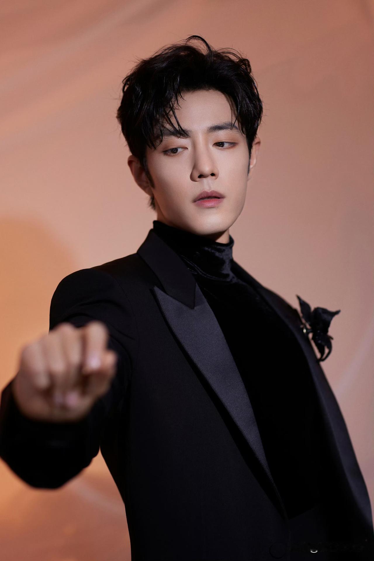 1月19日，看有人说肖战不出演《十日终焉》，又看有人说肖战锁饼失败，也是好笑！