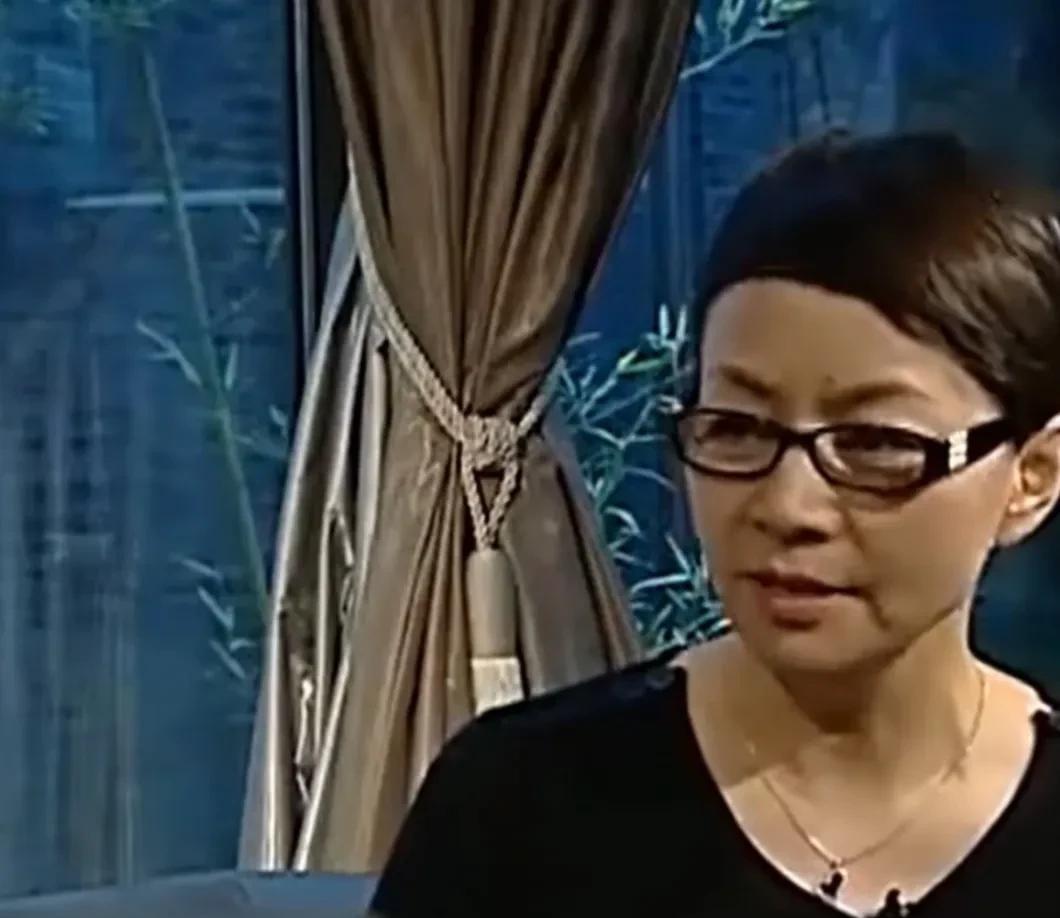 演员宋丹丹说：“我儿子巴图曾问过我，他说妈妈，你希望我以后做什么？成为一个什么样