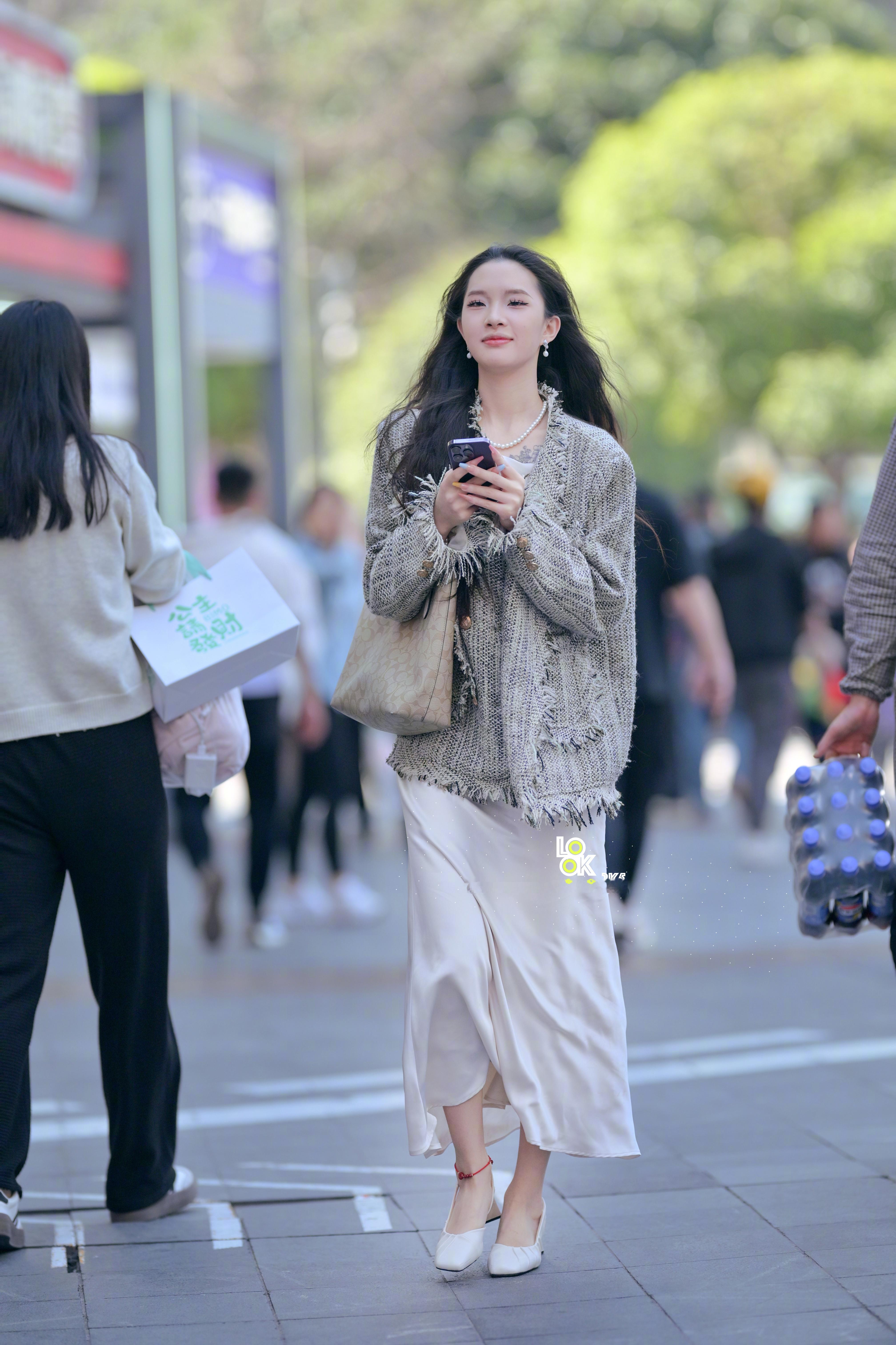 上班上学了哈！