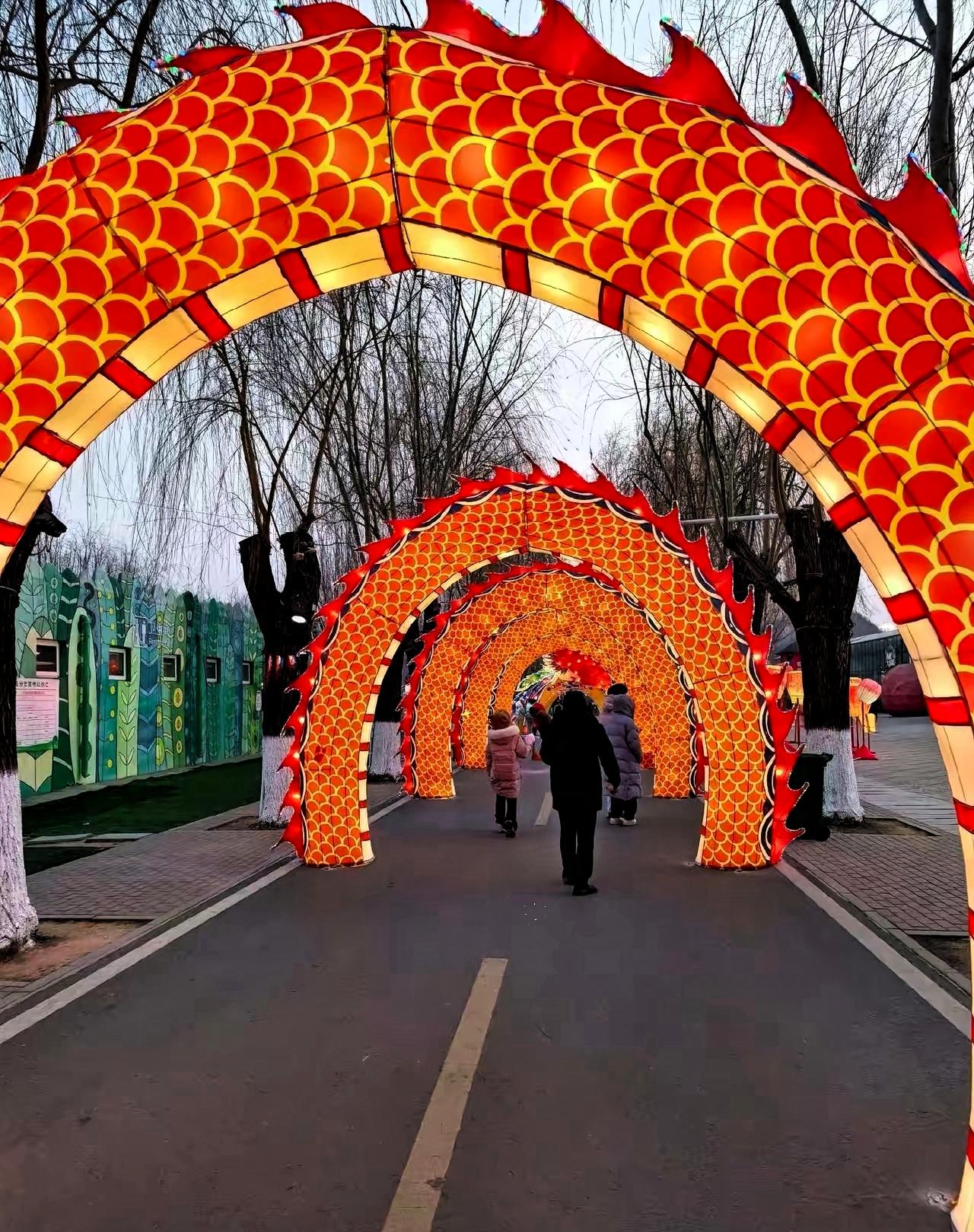 回到老家一周了，跟老公没有同床，因为他跟父母睡，他今天约我去酒店开房，过二人世界