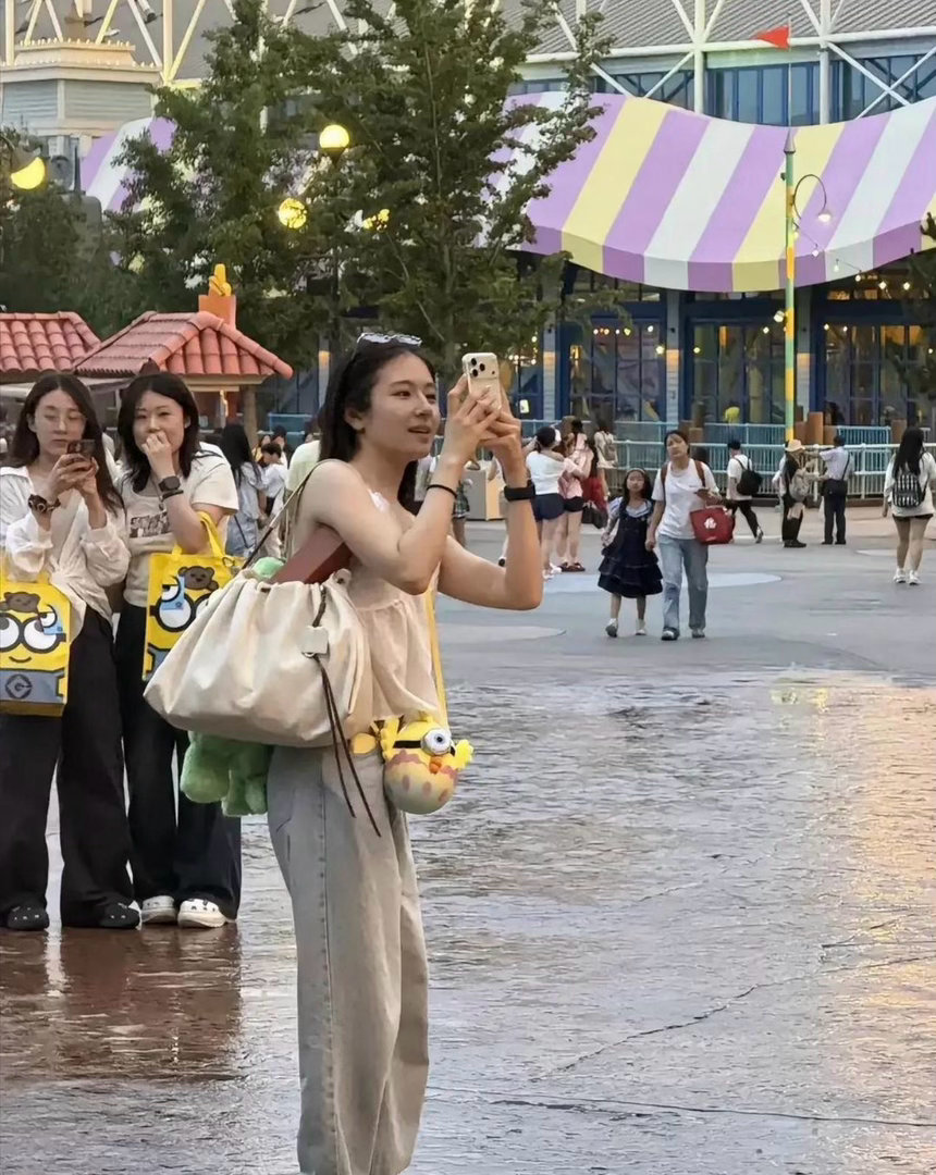 有钱人出门都不穿防晒衣