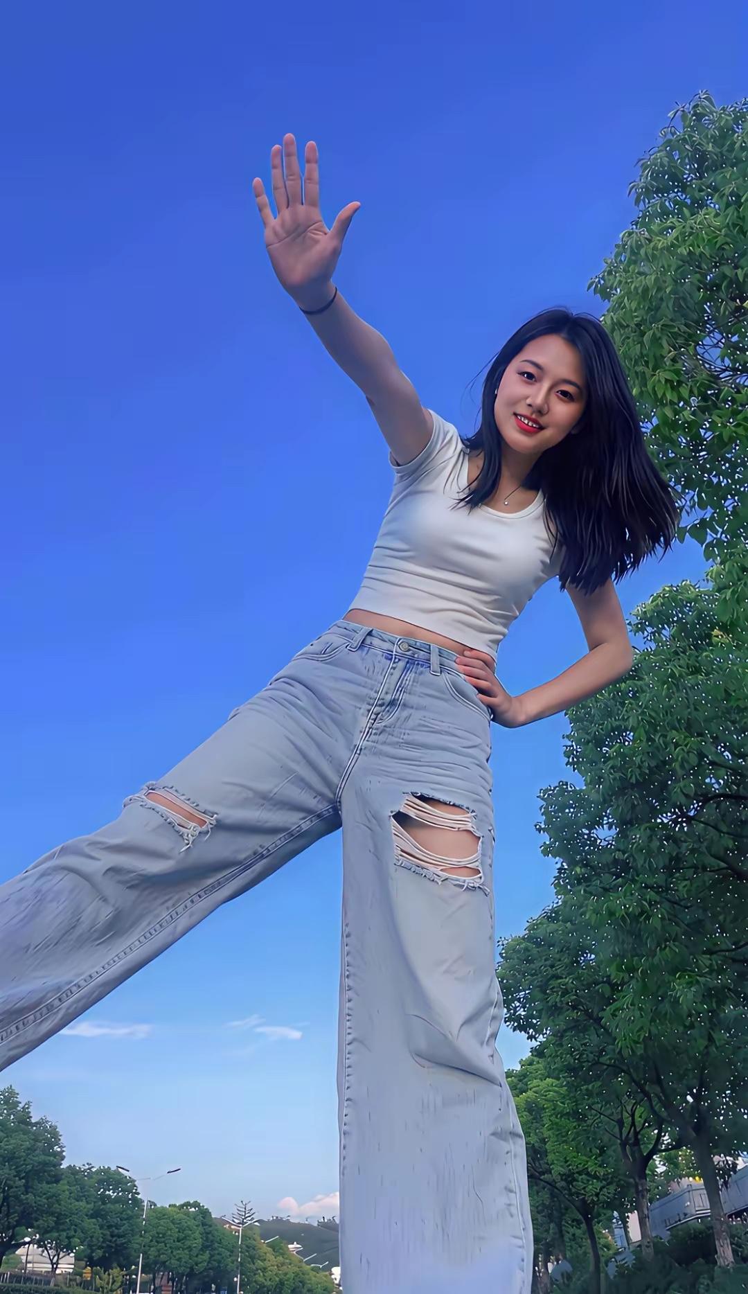 有钱有时间你会常去旅游吗?阳光下的青春少女，自由自在，快乐无限！🌞💃🏻