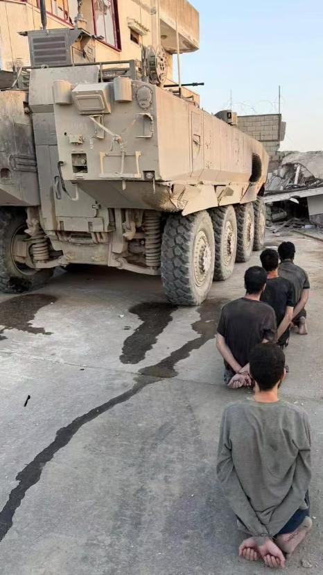 哈马斯突击队被堵在地道里，快一个多月了，终于忍不住开始突围！以色列步兵在地道出口