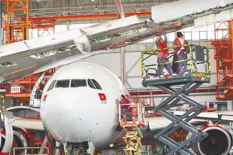 全球航司为何选择到海南修飞机?答案很简单,海南有全国最大的民营航空集团海航,海