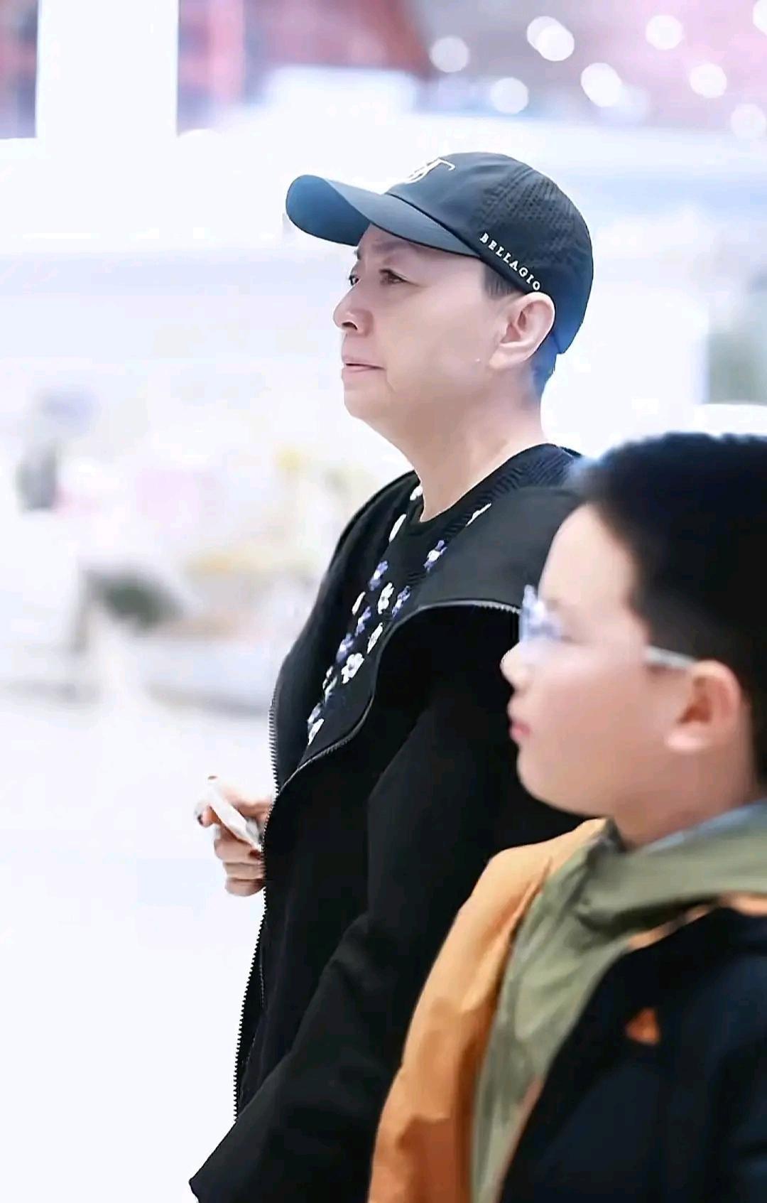 很多人不知道，宋丹丹的孙子都随奶奶姓——大孙叫宋一鸣，小孙叫宋一骁。感觉这家