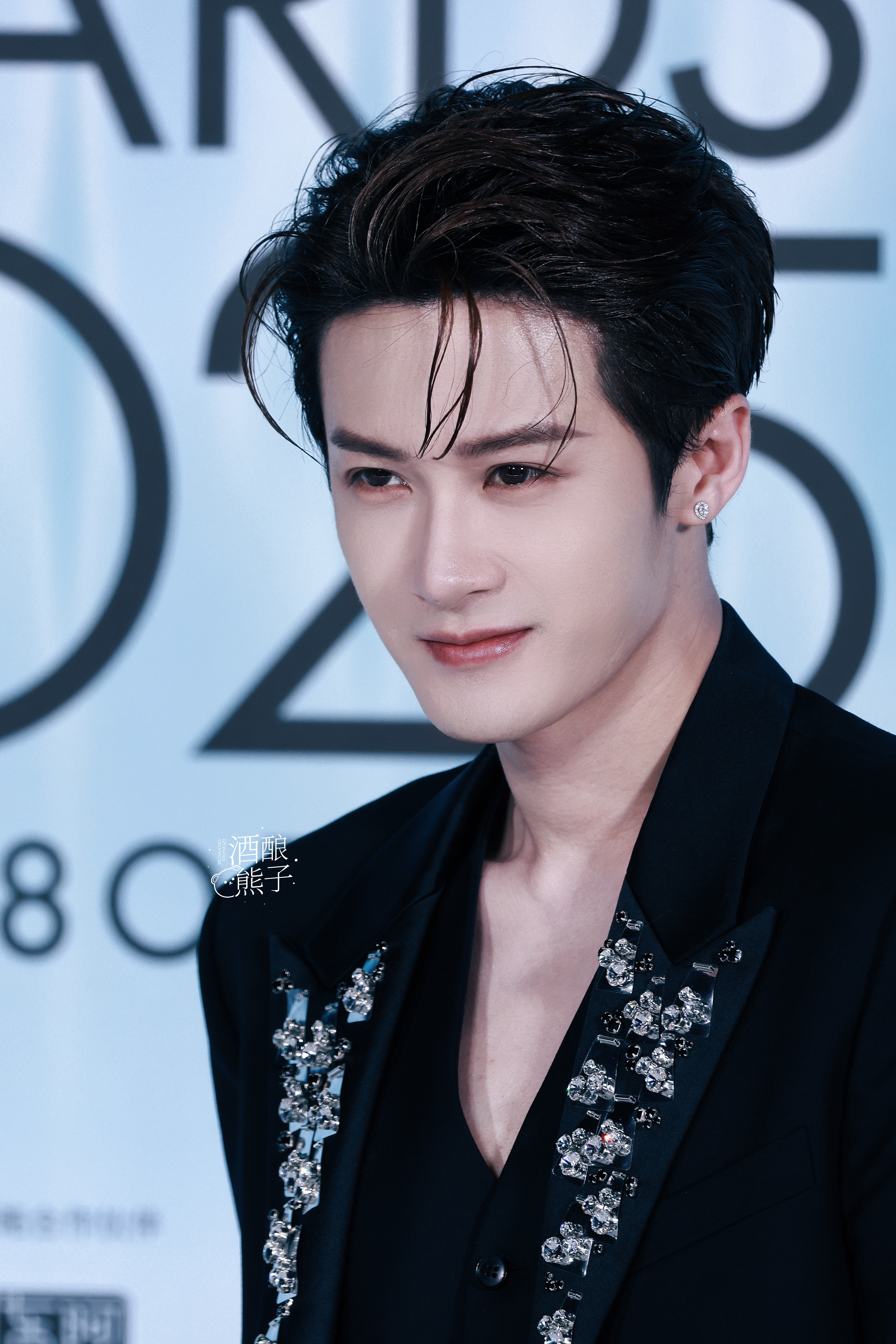 檀健次湿发造型完全是daddy谁来懂一下这个笑。。。ELLE风尚大典ELLE红