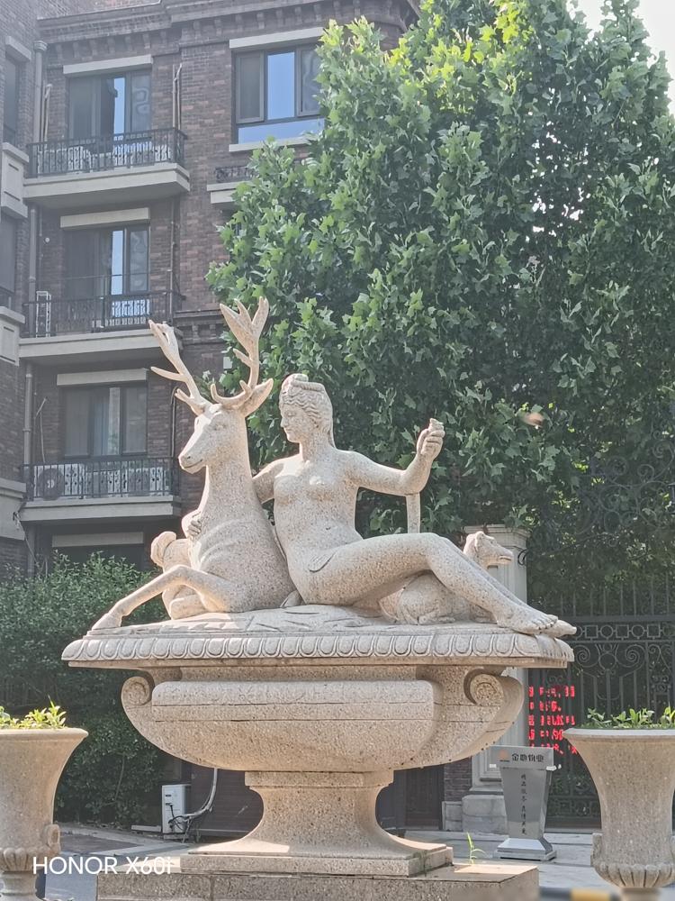 你敢信一场相声只卖出两张票赚154块钱，转头开直播这俩人却敢指着81岁老前辈的鼻