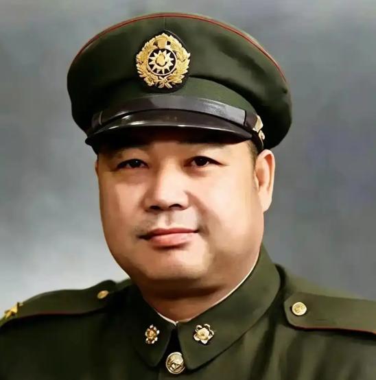他被称为国民党里最明白的上将，也是黄埔一期出身的名将。1949年他搭乘前往台湾的