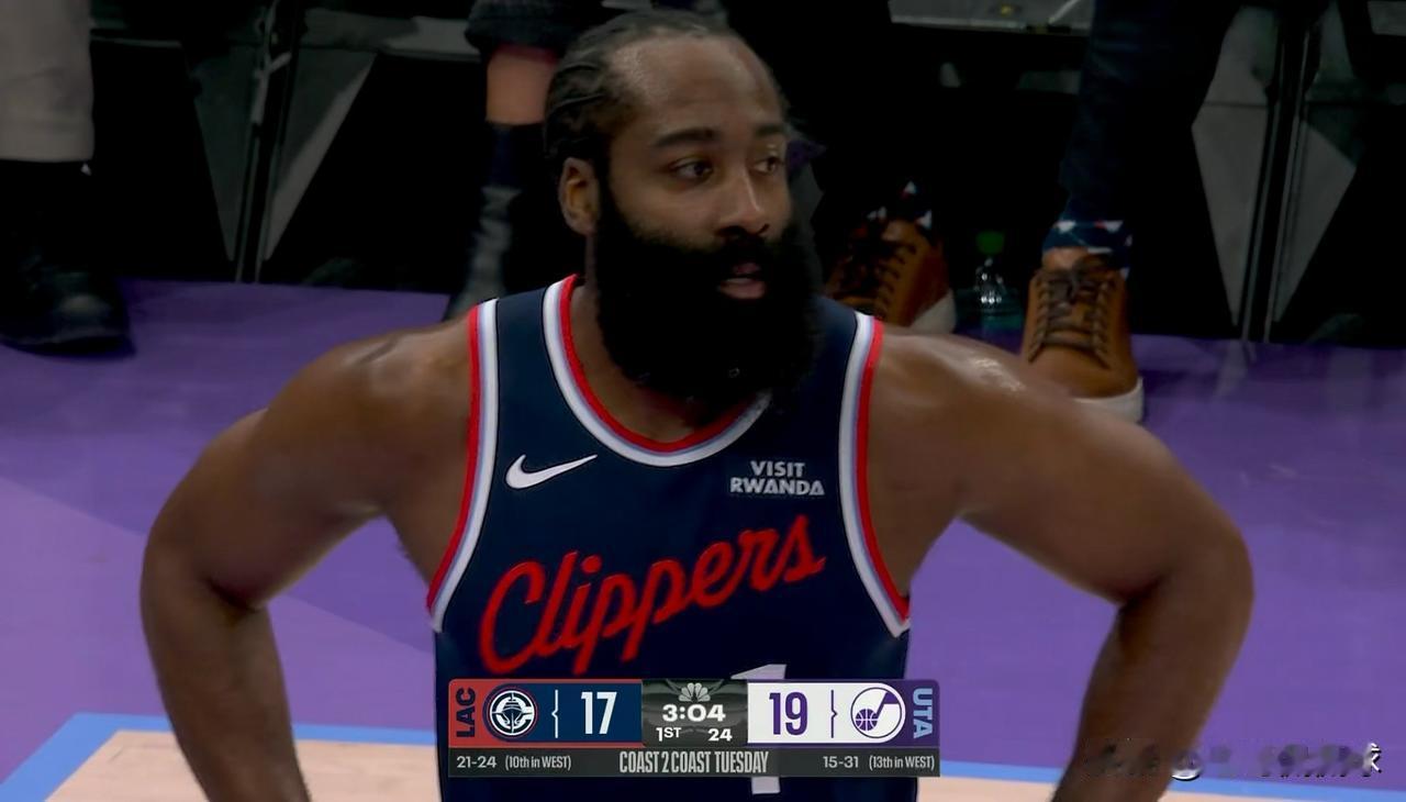 快船老将哈登终于可以三节比赛打卡下班了！在今天快船客场以115：103轻取爵士的