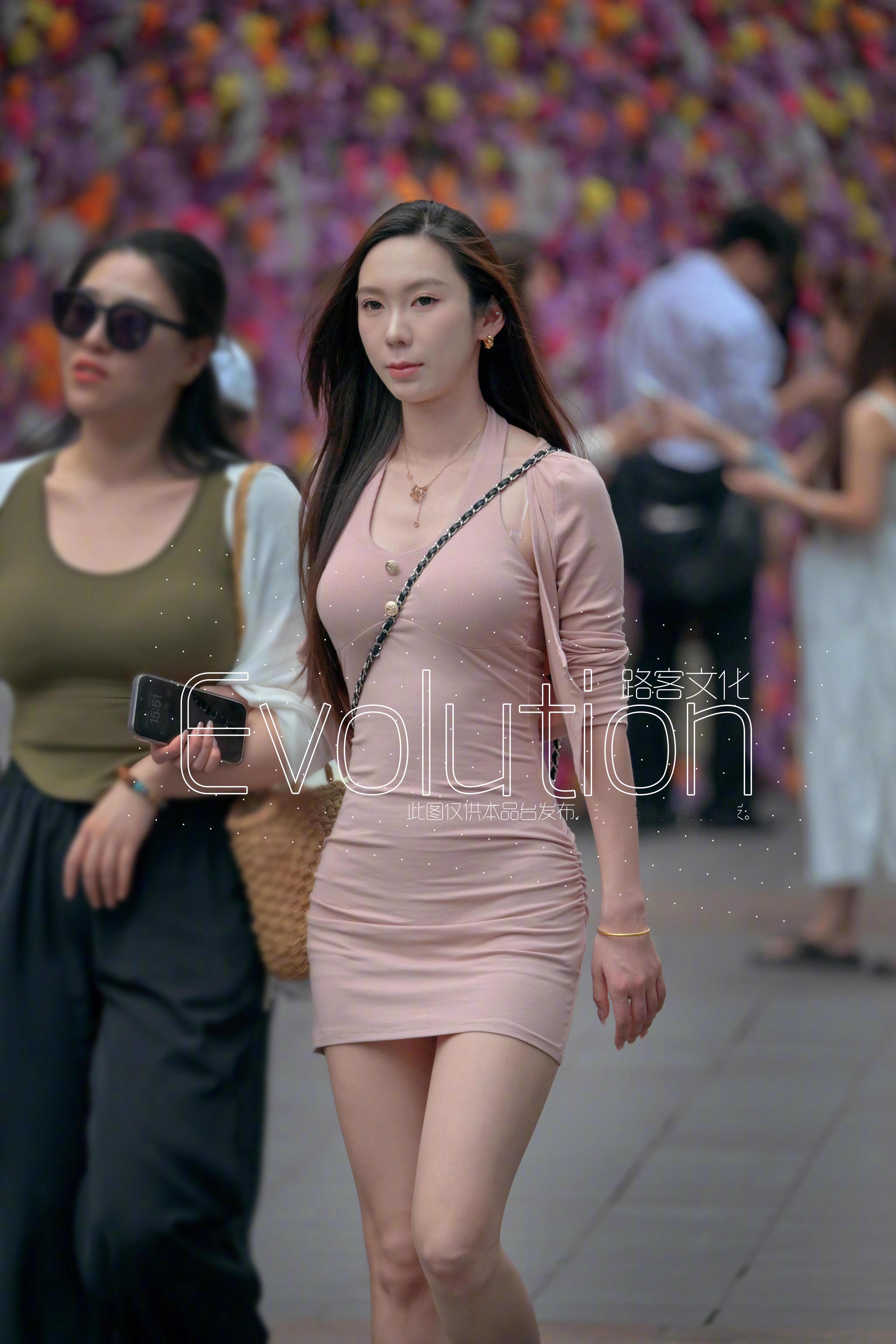 裸色系穿搭在夏季视觉上也是很清爽的​​​