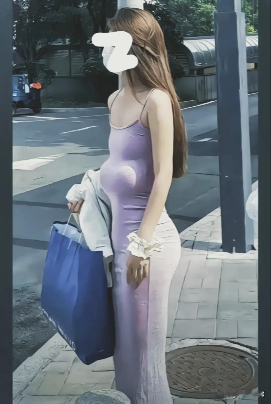 这位小姐姐应该是最社死的瞬间了吧？？这个我是真没忍住，如果就是普通的衣服应该