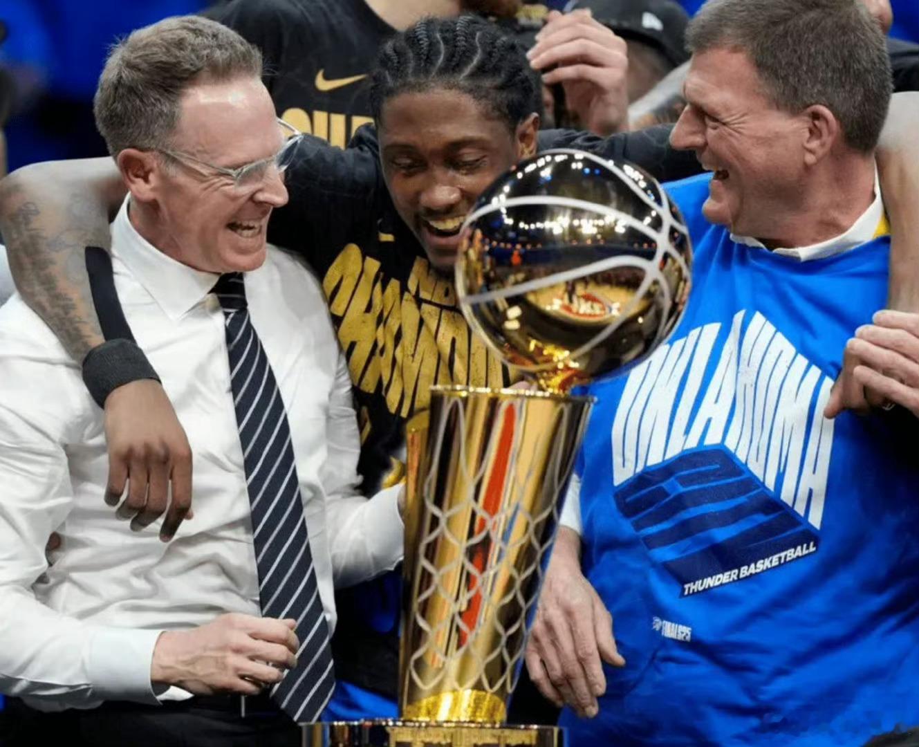 Sidery：雷霆可能将26年选秀权打包交易换取一位老将球员今日，据美记Evan