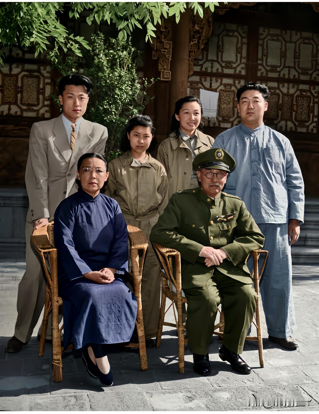 这才是真实的阎锡山，请大家都来瞧瞧！这不是演戏，也不是电视剧里的饰演者，的确是阎