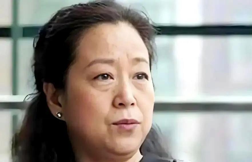 67岁的罗秀春，每个月依旧等着前夫张国立打来约定好的生活费，这笔钱从离婚签协议那