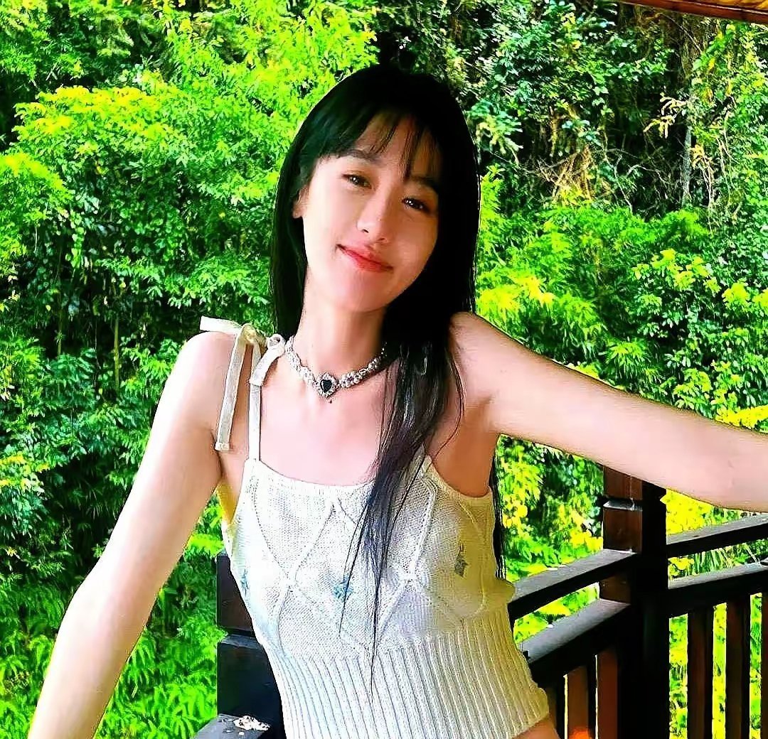 袁冰妍被罚97万,戏没了,饭碗砸了。没人找她拍剧,她不等不靠,转身进了短剧江湖。