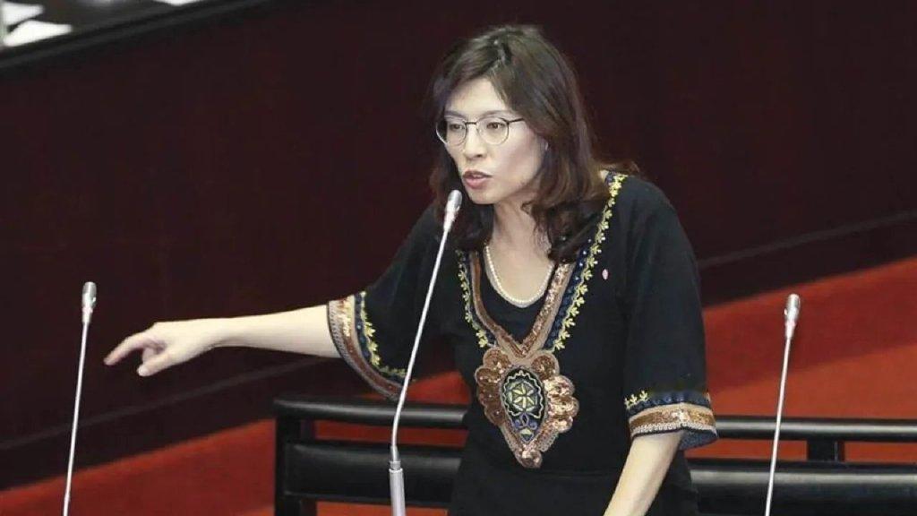 台湾蓝营终于摊牌了！郑丽文直接公开表明态度，坚决不接受一国两制近年来，两岸关