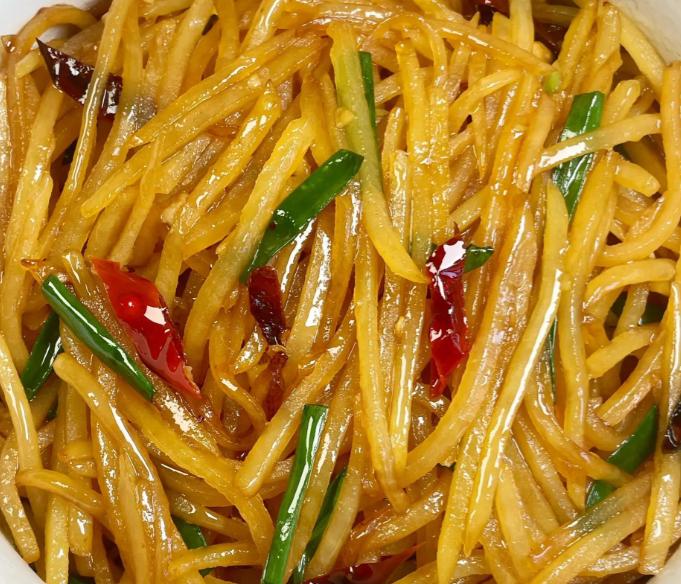 年纪大了管住嘴，少吃瓜子花生，多吃这4种碱性菜瓜子花生嗑起来轻松，但对中