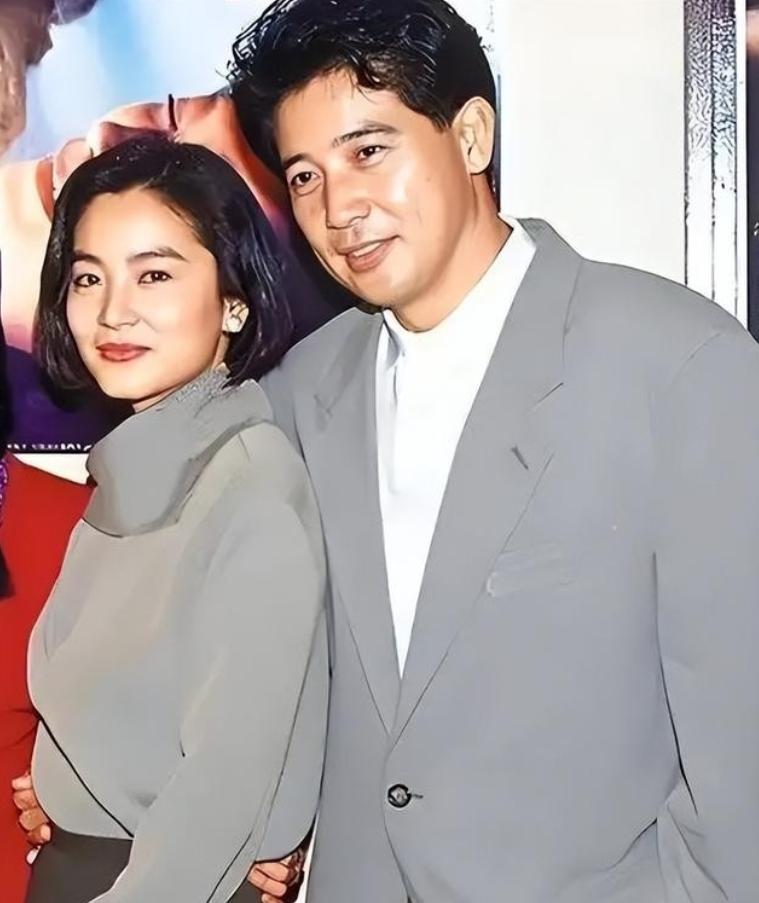 1973年，已婚的秦汉爱上了18岁的林青霞。他回家对大着肚子的妻子邵乔茵说：“我