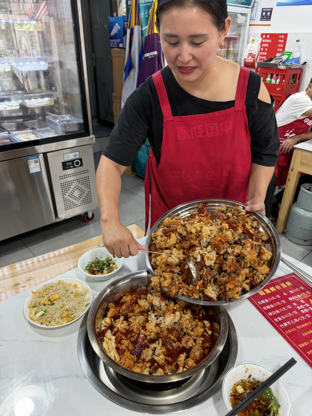 宽窄巷子记住她！便宜好吃自助鱼火锅女王！！！