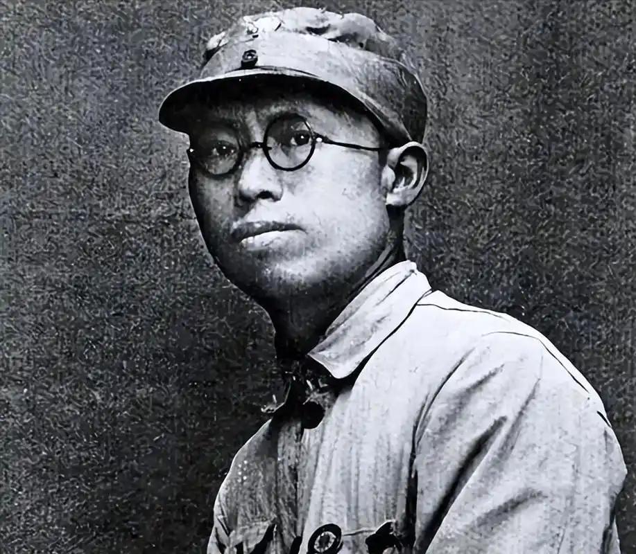 1944年，罗荣桓尿血不止命悬一线，陈毅安排去上海急救，毛主席深夜急电死命令：一