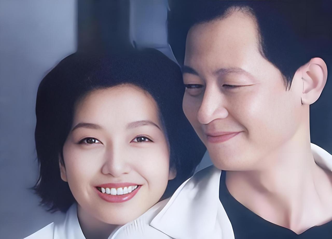 王志文和江珊早年搭档演荧幕夫妻，最经典的就是《过把瘾》。台下两人从不暧昧，保持着