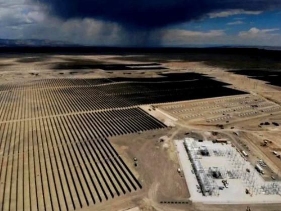 马斯克刚准备掏出29亿美元，想把咱们最先进的太阳能生产线搬回美国，路透社的一条最