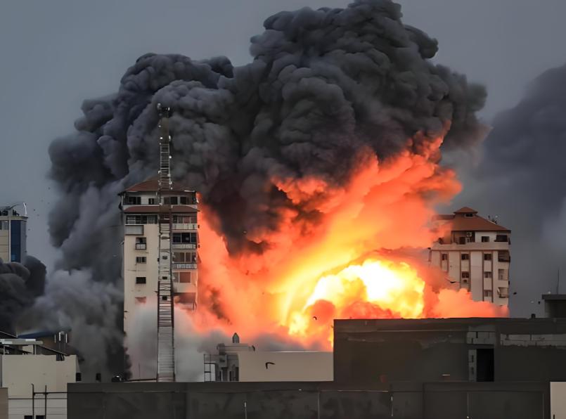 中国应该从这次中东战争中吸取教训：一是不能等敌人调兵遣将形成包围圈后被包饺子了，