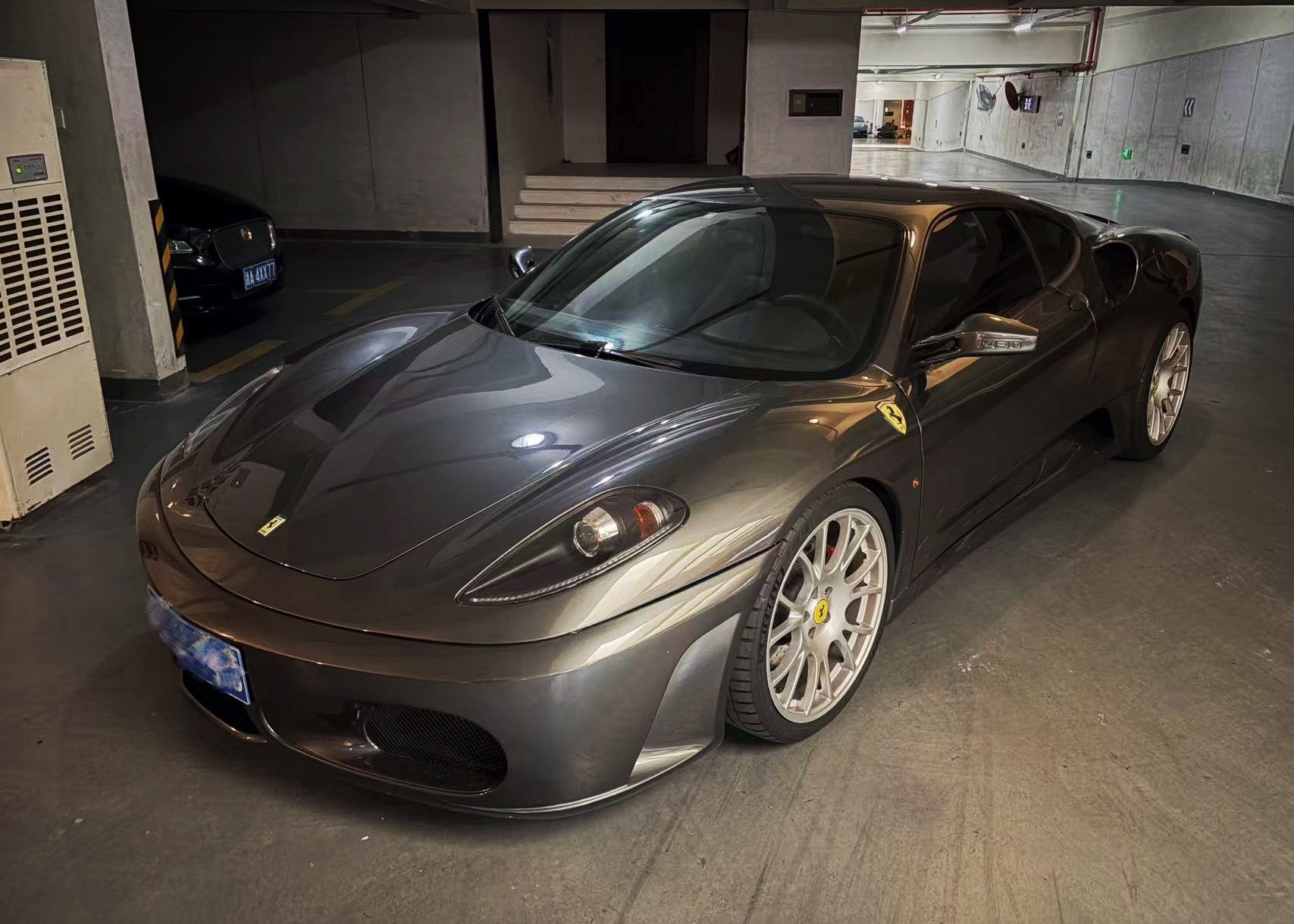 一位琢磨法拉利430很久的朋友今天突然给我发消息，说他正在被面试。我问被面试什么